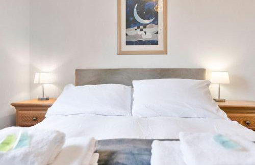 GuestReady - Stylish Apt w/ Parking near Edinburgh - Photo 29