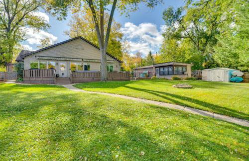 Boat Dock and Backyard Rock River Retreat - Foto 29