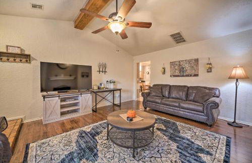 Home with Screened Porch about 10 Miles to Dtwn OKC! - Foto 4