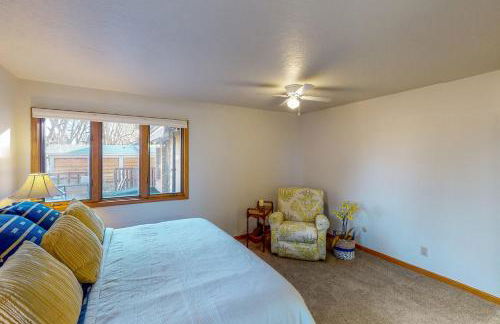 Work and Play! Spacious Lake-View Home in Greeley - Foto 12