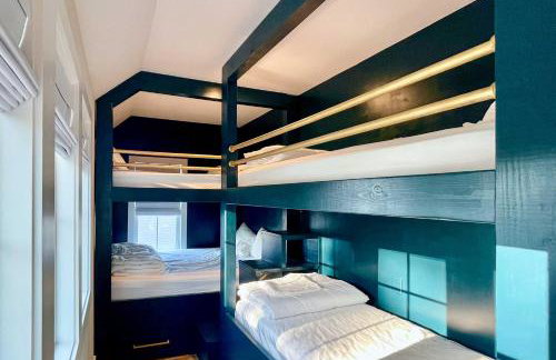 Luxe Lakefront Getaway with Porch and Water View! - Foto 28