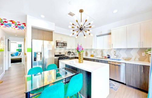 B- InstaWorthy & Family-Friendly NoHo Gem- Near Universal & Hollywood with Parking, Games, and Hot Tub - Foto 4