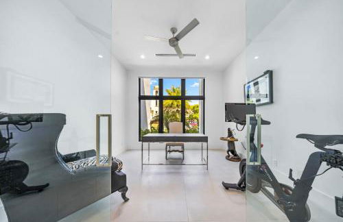 LVS Villa Blanco 5BR Coastal Oasis with Rooftop Sunset Deck Heated Pool Spa & Walk-to-Beach Access - Foto 55