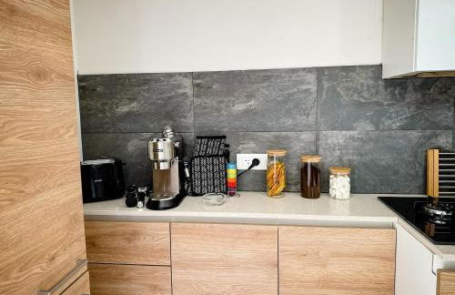 DREAM HOLIDAY 26 - Charmant T2 4 Pers 38m2 Terrasse de 14m2- Clim, Wifi, Parking - Sur RN7 au calme - au cœur de Livron sur Drôme à 5Km l'Autouroute Proximité A7 - Foto 15