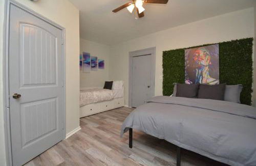 SuperValue Suite #4 @ East End Revitalized - Foto 1