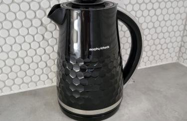 Sands House - luxury modern studios with secure parking in Epsom, Surrey - Photo 12