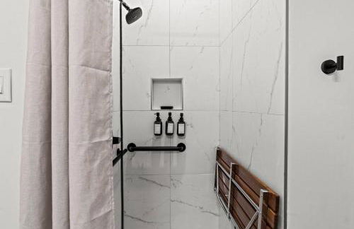 Walk to Everything in Old City- ADA compliant unit - Foto 15