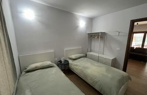 Tra il bosco e il lago - Foto 11