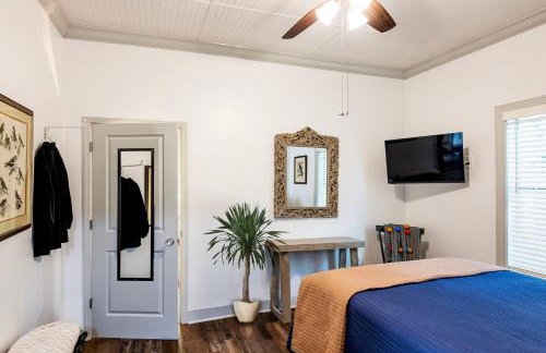 Creole Cottage - 2 Bed, 1 Bath, Pet Friendly with Fee, Walk to Downtown, Grill, Washer & Dryer - Foto 56