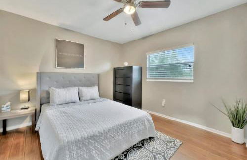 Family & Pet Friendly Getaway with Porch Fire Pit & Yard - Foto 20