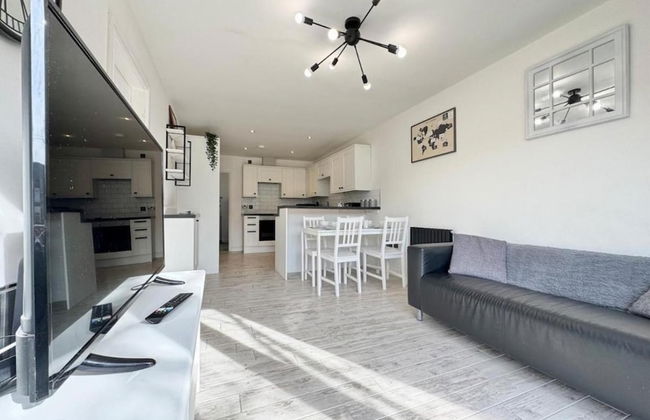 4 Guests - 2 Bedrooms - Parking - 9min City Centre - Photo 12