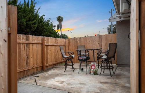 Entire Private Studio with 1 King Bed, Full Kitchen, Gated Yard, Available Now - Foto 6