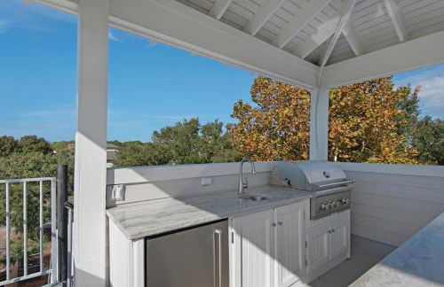 Golf Cart, 3 King Beds, Covered Rooftop Area, Half Mile to Beach! - Foto 41