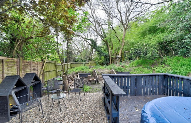 Cozy Guest Lodge With a Large Secluded Garden - Photo 19