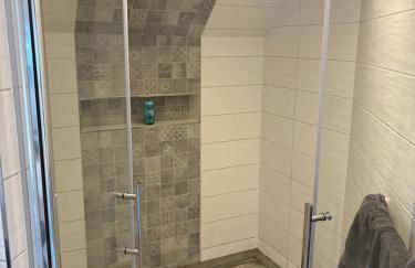 Dachgeschosswohnung in historischer Villa - Foto 15