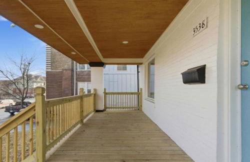 New Modern Updated Secure and Private Home - Foto 62