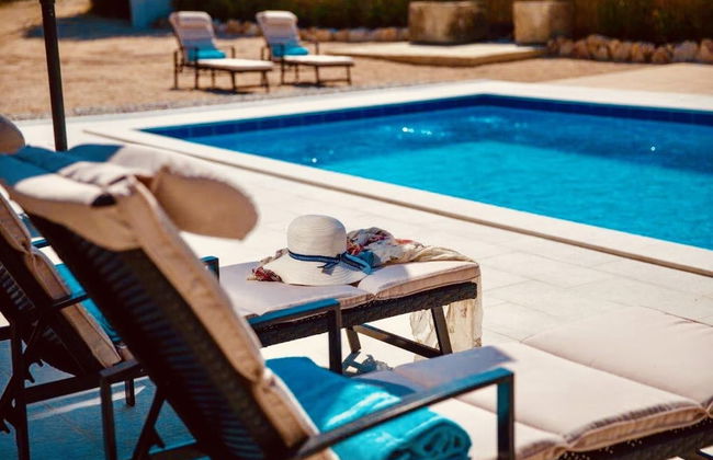 Beautiful 4-bed Villa for up to 10 Guests - Foto 10