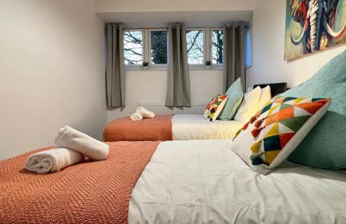 Borage House- Crawley,3BR House, Wifi, Parking, Close to Gatwick Airport, Contractor friendly, short and long term stays welcome - Foto 17