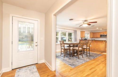 Refinished 3-BR Lowcountry Retreat - Foto 14