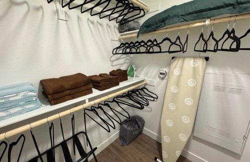 Upscale Escape 10 Min from Disneyland With Pool & Gym - Foto 4