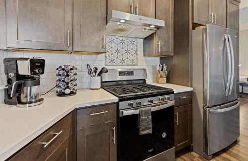 Luxurious 8BR Beach Duplex w Ocean Views - Photo 57