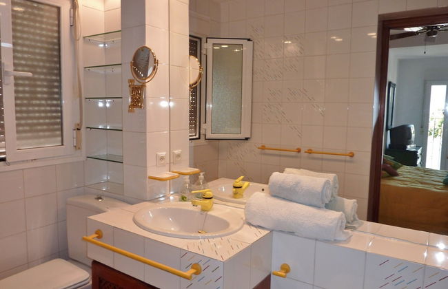 Charming Holiday Home Near Seabeach in La Cala de Mijas With Private Terrace - Photo 18