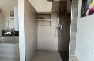 Architekten-Villa, moderne 220qm, 4 Schlafzimmer, Garten - Foto 23