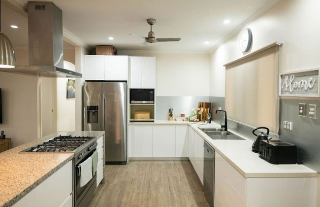 Rosewood Rustic Refuge Pool Outdoor Dining Backyard - Foto 37