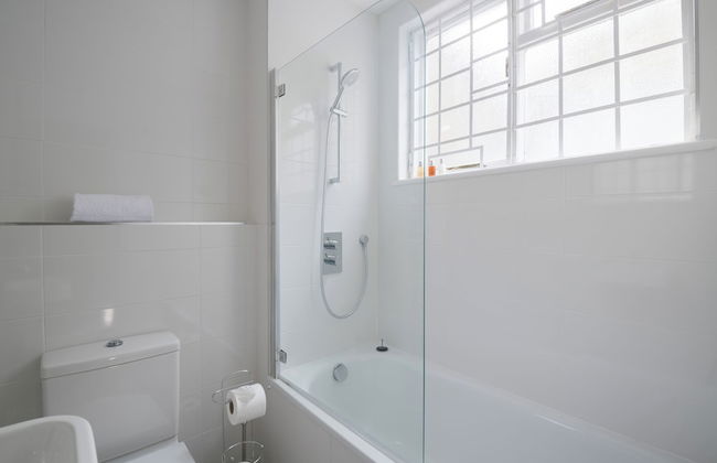 At Home in Chelsea - Photo 25