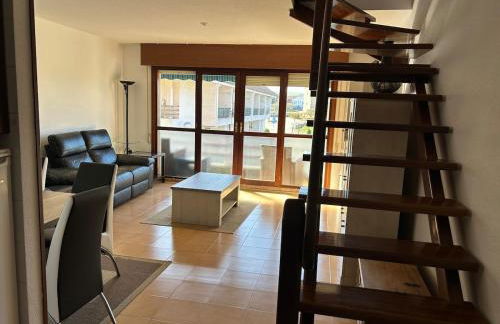 Acogedor dúplex en urbanización con piscina en Ajo - Foto 6