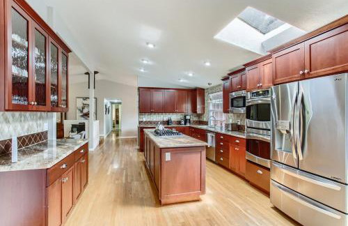 Spacious 4-bedroom home with outdoor deck - Foto 12