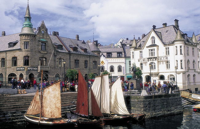 Tour à cidade de Alesund em ônibus turístico Hop-On Hop-Off - Foto 1