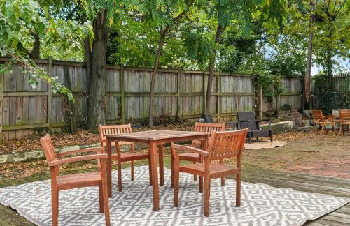 Group Stay Near DC 2BR w Yard on Arlington Blvd - Photo 6