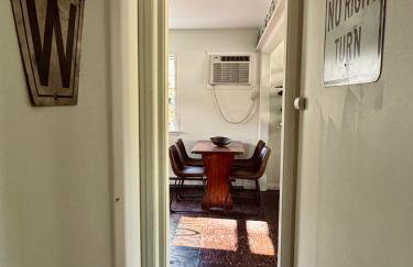 Chic Dunes Cottage with HOT TUB near Warren Dunes - Foto 20