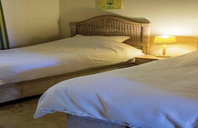 2 Bed Apartment Sleeps 4 - Pool Access - Garden - Foto 2