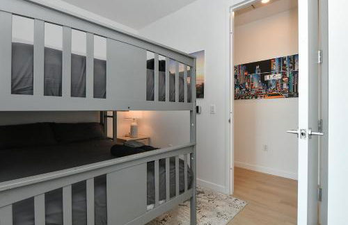 Contemporary Luxury 3BR 2BA Downtown NYC - Photo 12