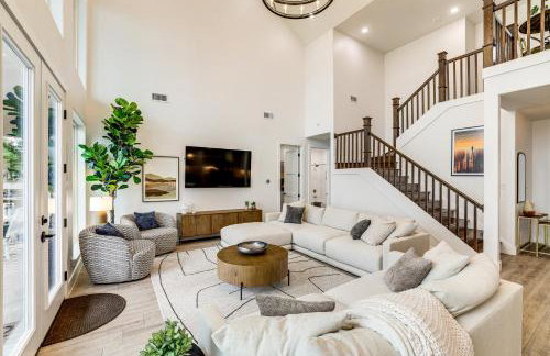 Hot Tub, Fire Pit! High-End Cedar Creek Lake Haven - Foto 6