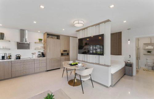 Lush Florida King Bed Studio - Dog Friendly Oasis - Foto 16