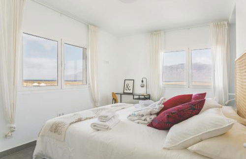 Casita San Juan, near Famara Beach, Surf, Kite, Hike - Photo 2