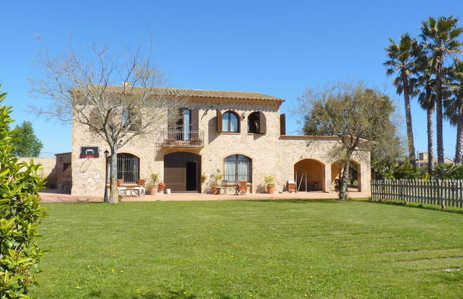 Large Farmhouse with Private Pool & Large Garden near Beach - Foto 1