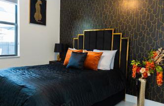 Designer Villa with Heated Pool, BBQ, Firepit, Ideal for Families & Groups - Photo 77