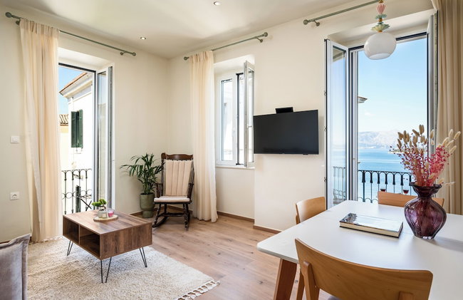 Fotiadis Family Luxury Suites by Konnect - Photo 73