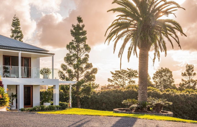 Your Luxury Escape - White Wood - Photo 20