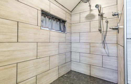 Pet-Friendly Delta Cabin with Private Hot Tub! - Foto 17