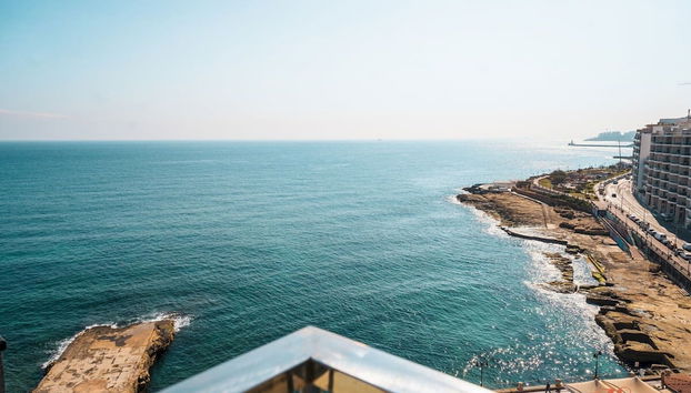 Scenic Seafront Duplex Apartment in Sliema - Foto 5, Habitación