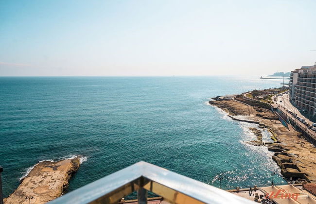 Gorgeous Seaviews From a Stunning Studio - Photo 6