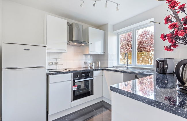 2 Bed Flat, Dedicated Workspace, Parking, 4KTV - Photo 22