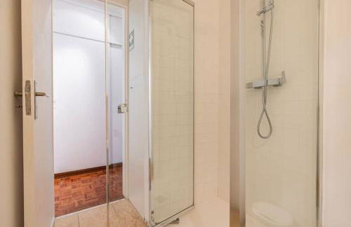 Unique Riverview Apartment - Photo 26