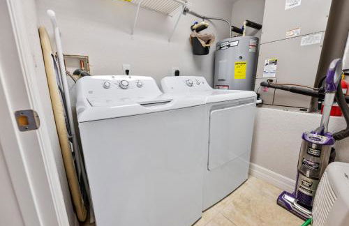 Ocean View Next to Pool and Amenities Corner Unit 3 Balconies OW20-201 - Foto 39