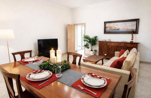 Spacious 130 sqm Luxury Apartment - 2 Bathrooms - Central Station & Old Town - Foto 4